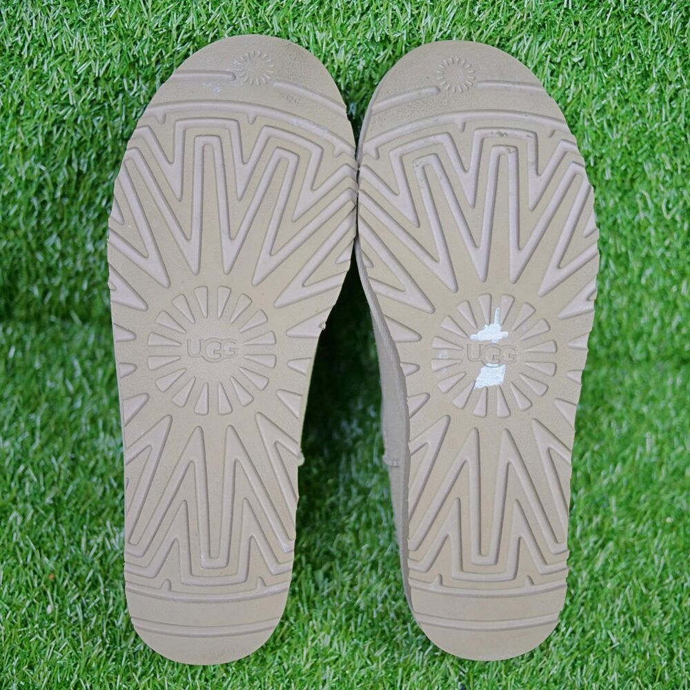 UGG Classic Slipper - 1108193 - Women's Size 11 - Picture 5 of 7